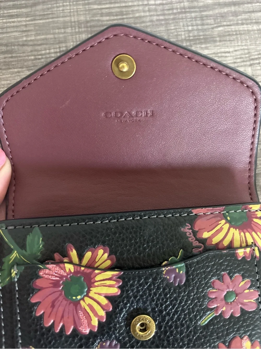 EUC Coach Leather Wyn Wallet in Printed Floral - Picture 8 of 13